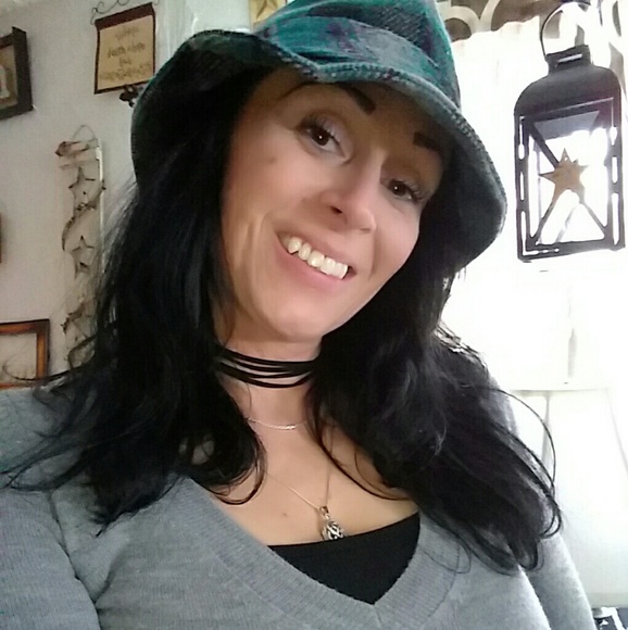 Meet your Posher, Aimee - Picture 2 of 5